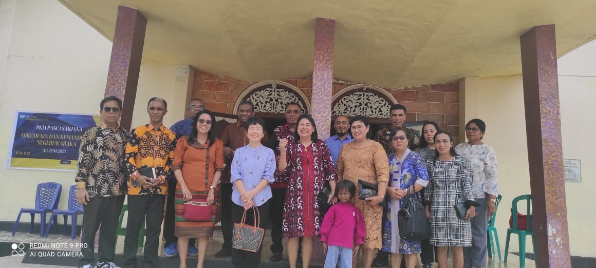 Pascasarjana IAKN Ambon melakukan PKM, pelayanan kesehatan gratis dan pembinaan masyarakat lintas agama  serta pengasuh SMTPI. di negeri Waraka.