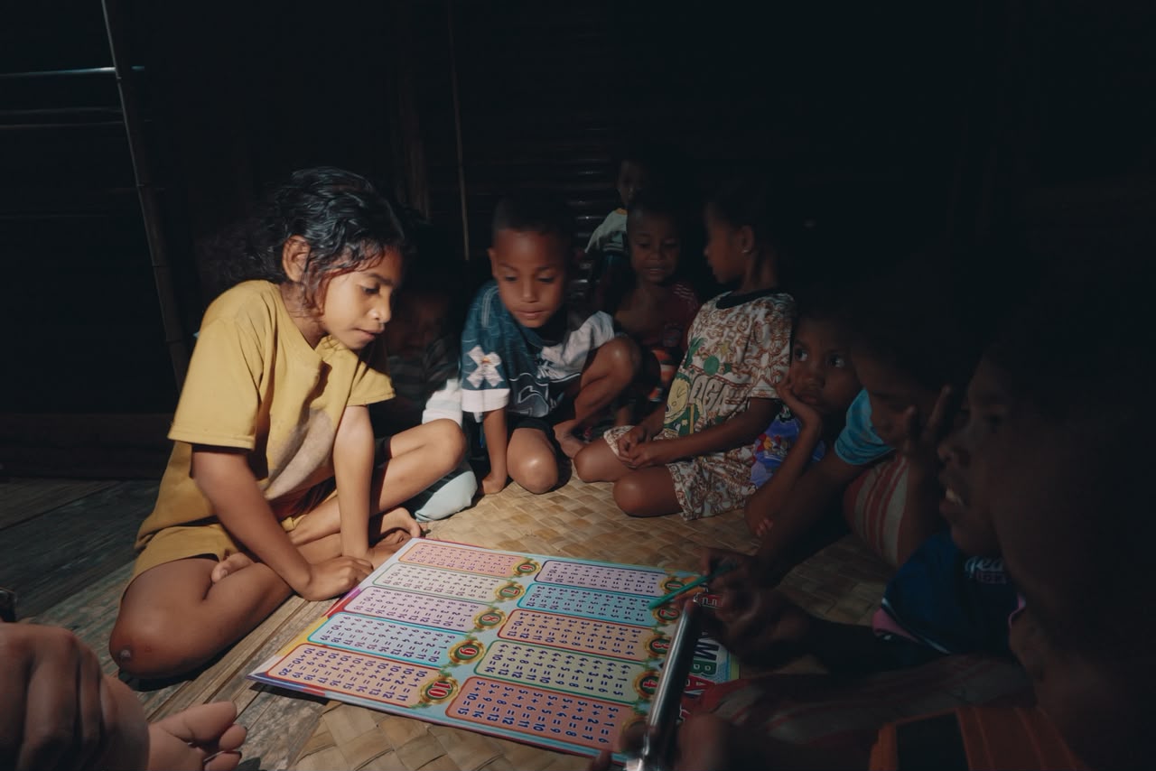 Momen Hari Anak Nasional: Dosen dan Mahasiswa Program Studi Pariwisata Budaya dan Agama IAKN Ambon Wujudkan Gerakan Anak Sehat dan Ceria di SD Negeri 330 Huaulu