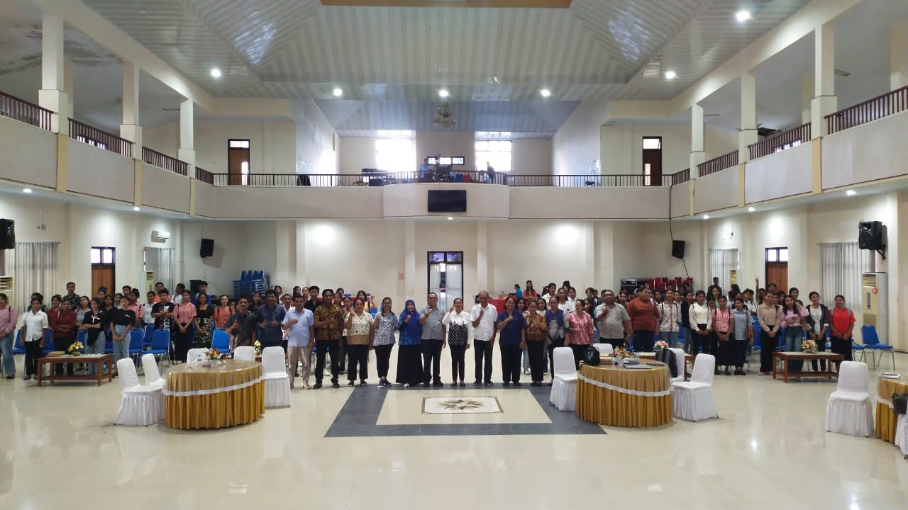 Seminar Nasional FIPK Ditutup, Rektor IAKN Ambon: Jadikan Semangat Akademik sebagai Langkah Awal Menyongsong Indonesia Emas 2045