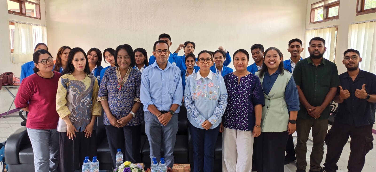 Rektor IAKN Ambon Lepas 13 Mahasiswa Ilmu Komunikasi untuk Magang di Enam Lokasi