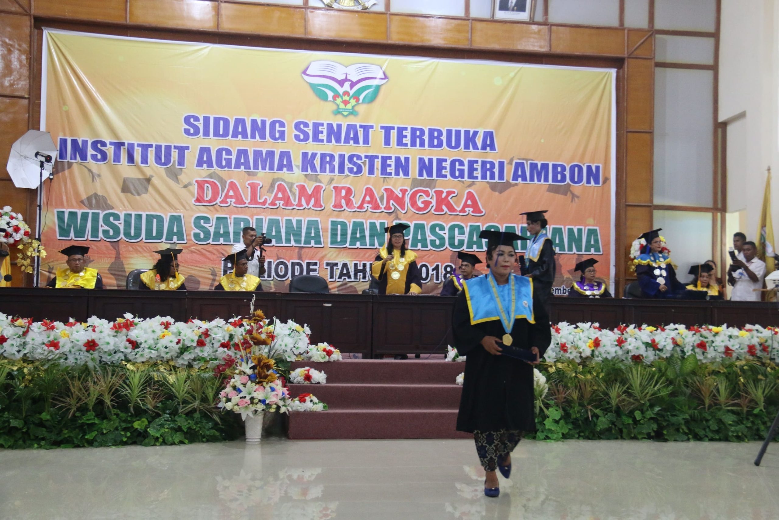 Wisuda Perdana IAKN Ambon, Menghasilkan 128 lulusan.