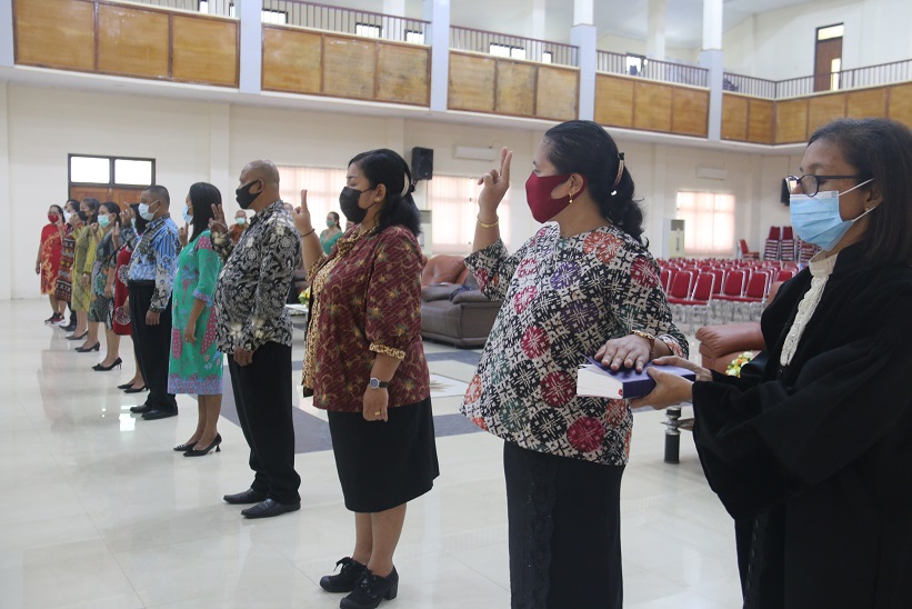 PELANTIKAN PEJABAT ADMINISTRASI (JA) KEDALAM JABATAN FUNGSIONAL (JF) DAN PELANTIKAN SEKRETARIS LPM, Di IAKN Ambon