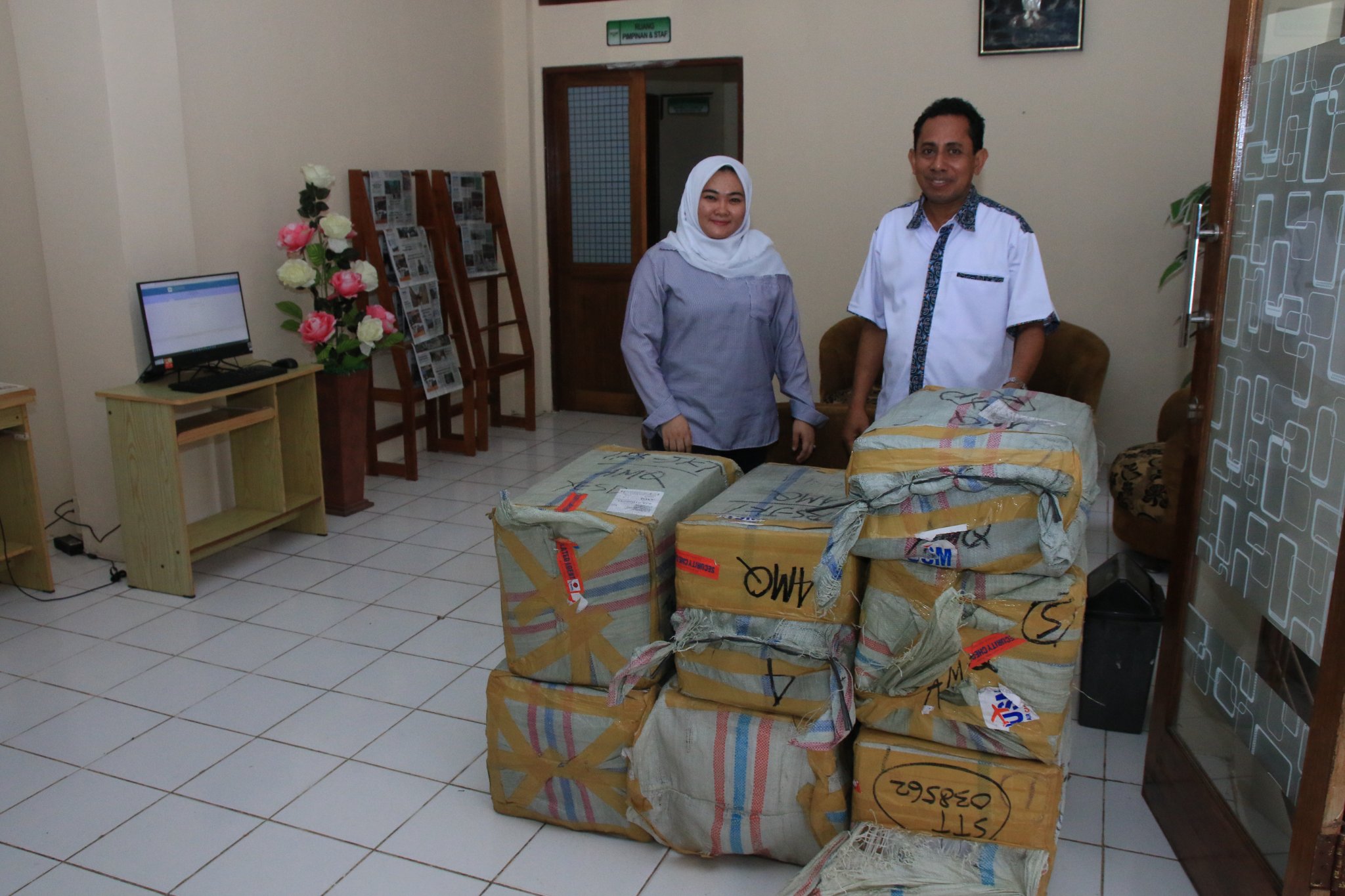 Perpustakaan Nasional RI menyumbang buku dan PC untuk Perpus IAKN Ambon  Sebagai Wujud Implementasi Kerjasama