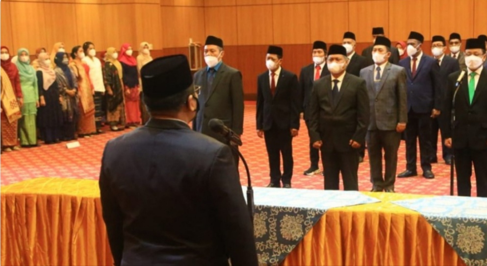 Dr. Yance Z. Rumahuru, MA Dilantik Menjadi Rektor IAKN Ambon