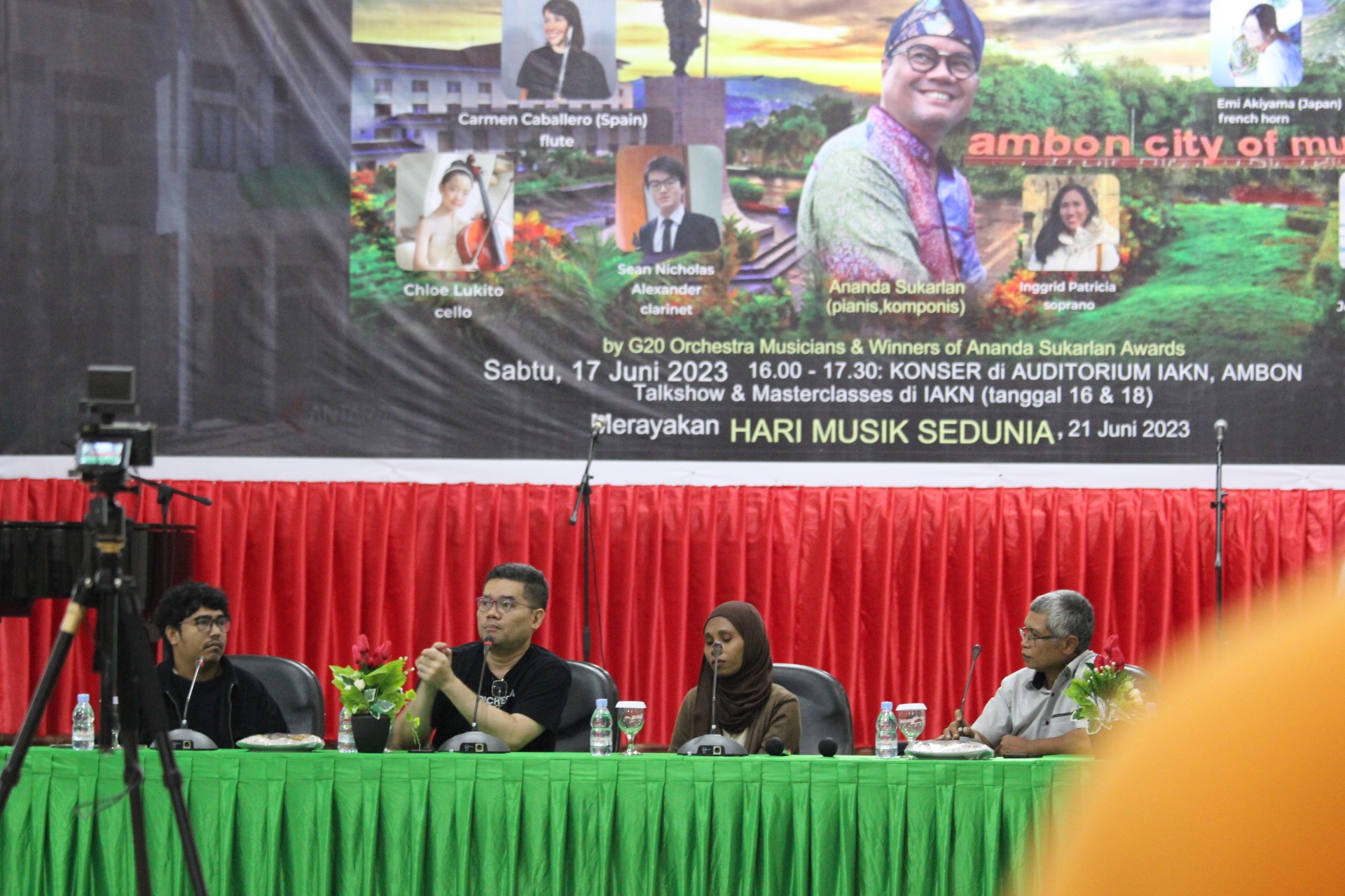Pianis sekaligus composer, Ananda Sukarlan Berkolaborasi dengan Fakultas Seni Keagamaan Kristen IAKN Ambon untuk Merayakan Hari Musik Dunia