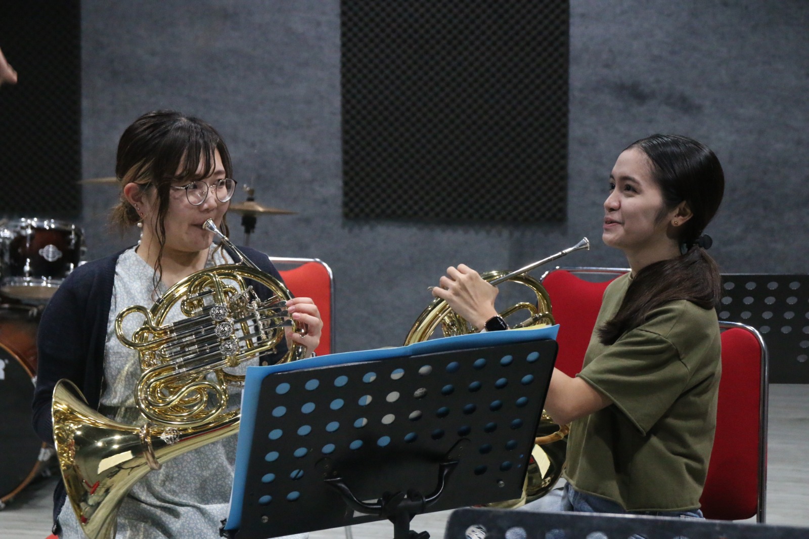 Musisi Ananda Sukarlan menggelar masteclass dan workshop musik bagi musisi kota ambon dan mahasiswa IAKN Ambon