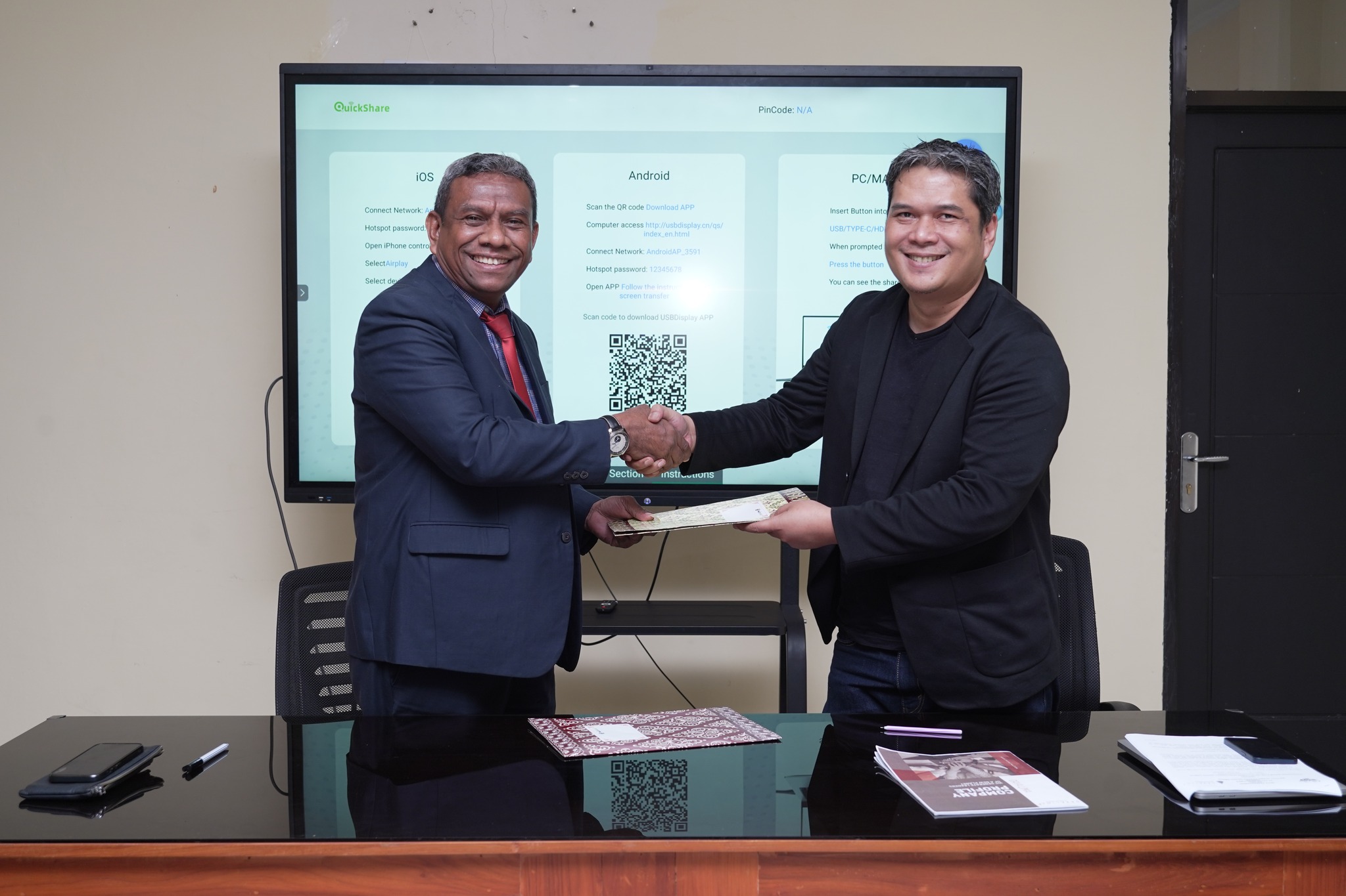 Institut Agama Kristen Negeri Ambon dan PT Daya Lima Rekrutmen Menandatangani Perjanjian Kerjasama untuk Membangun SDM Unggul di Indonesia Timur dan Maluku.
