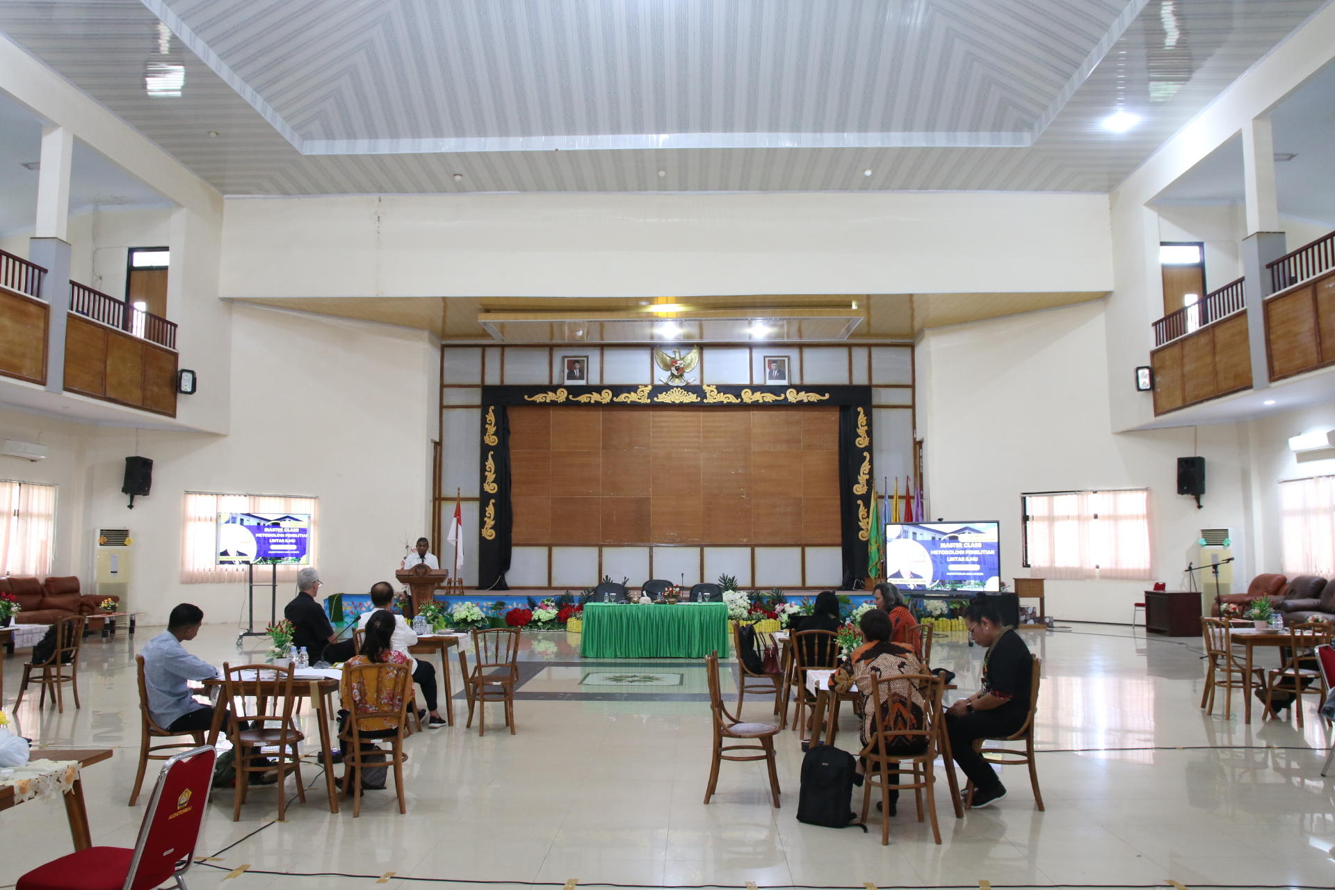 Rektor IAKN Ambon Buka Master Class Metodologi Penelitian Lintas Ilmu Bersama Prof. Fridus Steijlen