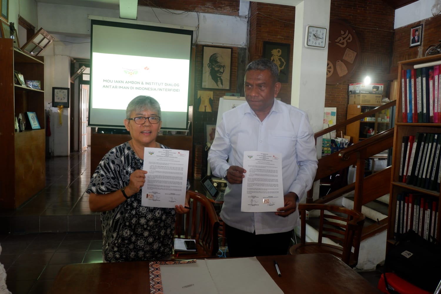 Penandatanganan MoU dan MoA antara Institut Agama Kristen Negeri Ambon dan DIAN / Interfidei Yogyakarta