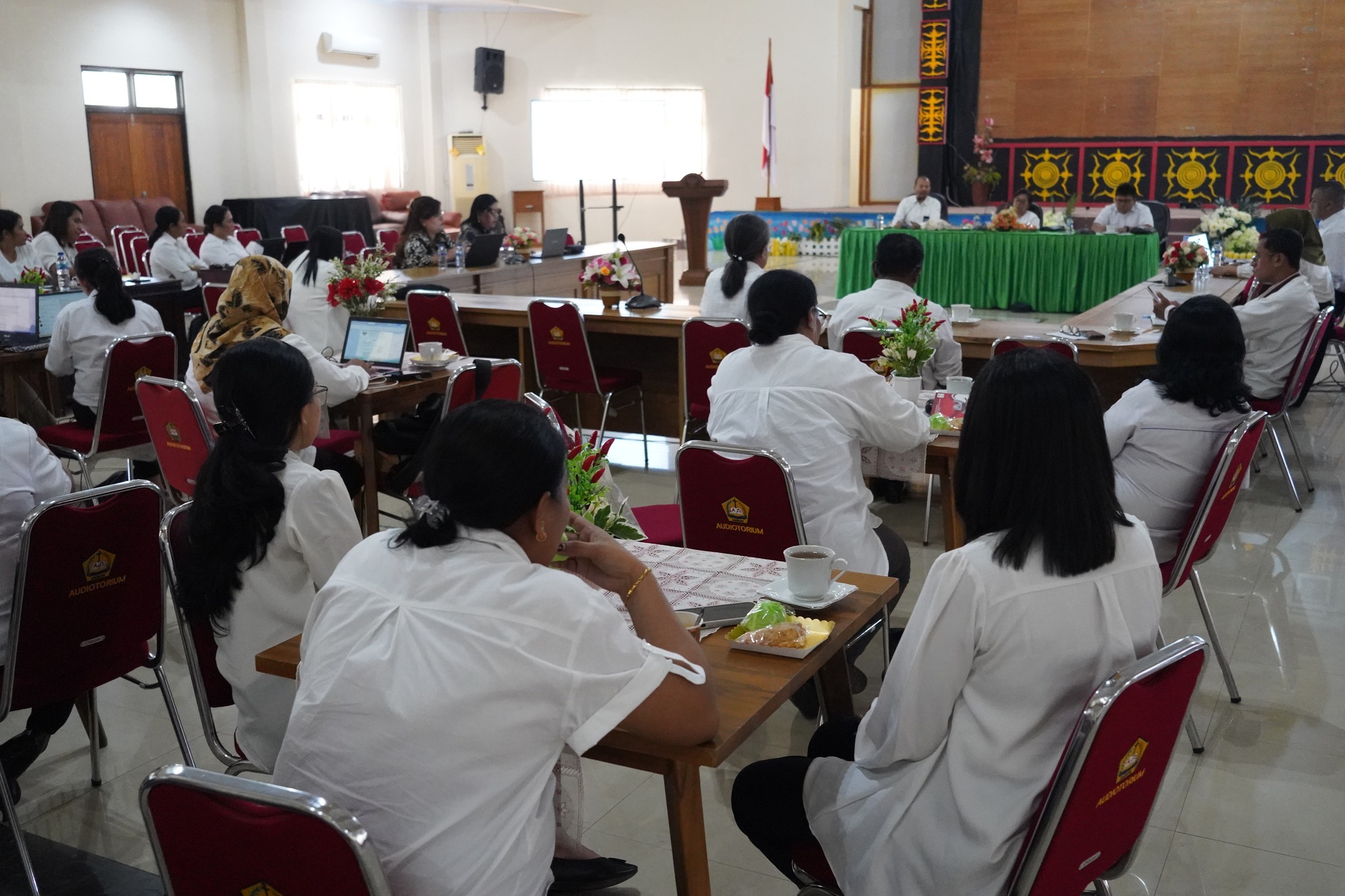 Wakil Rektor II IAKN Ambon Membuka Kegiatan Penyusunan Dokumen Persyaratan Administratif Usulan Penetapan Satuan Kerja PPK-BLU pada IAKN Ambon Tahun 2024