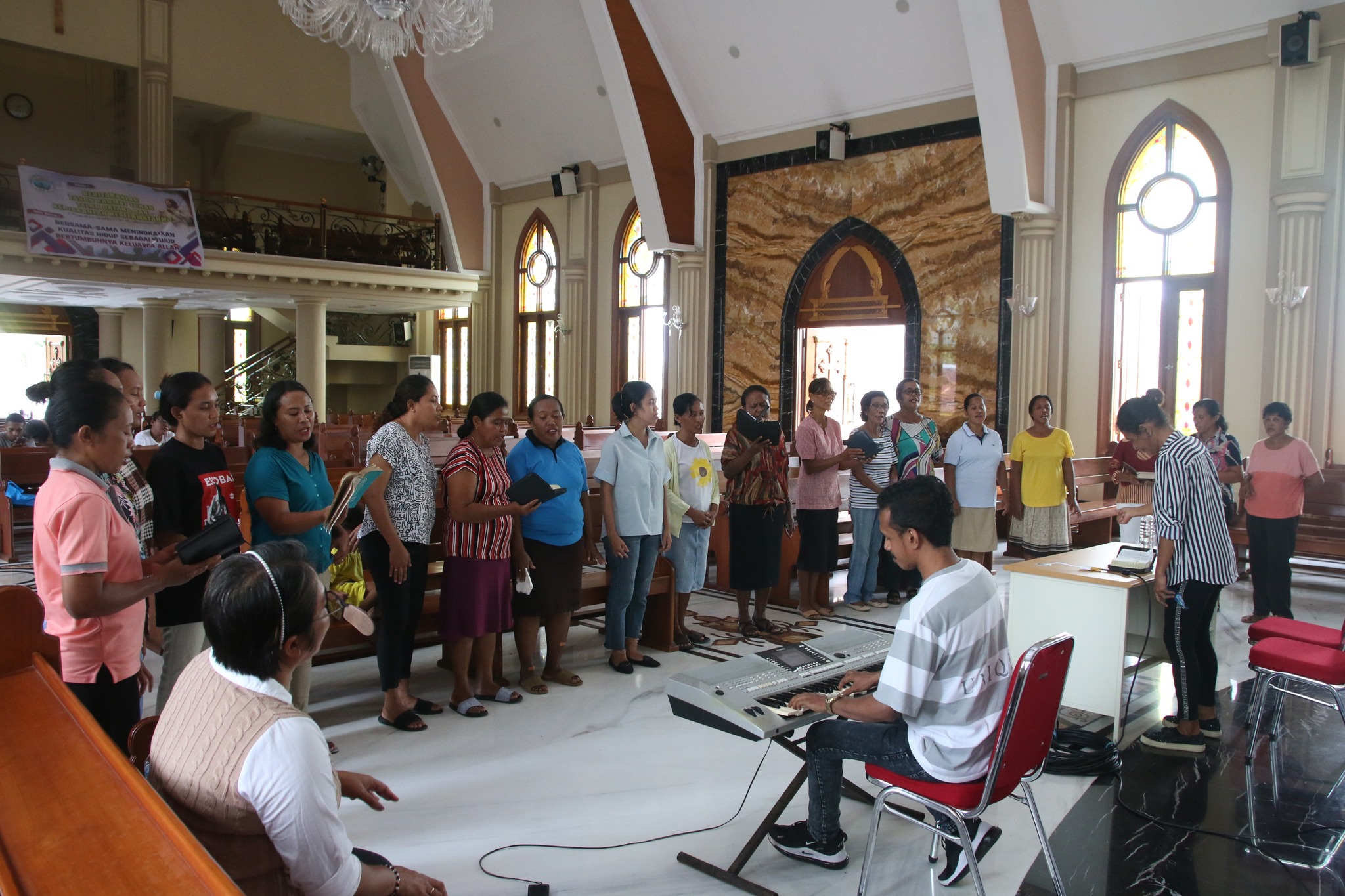 Rektor IAKN Ambon dan Tim Gelar Sosialisasi Musik dan Pendidikan di GPM Ullath juga Jemaat GPM Ouw