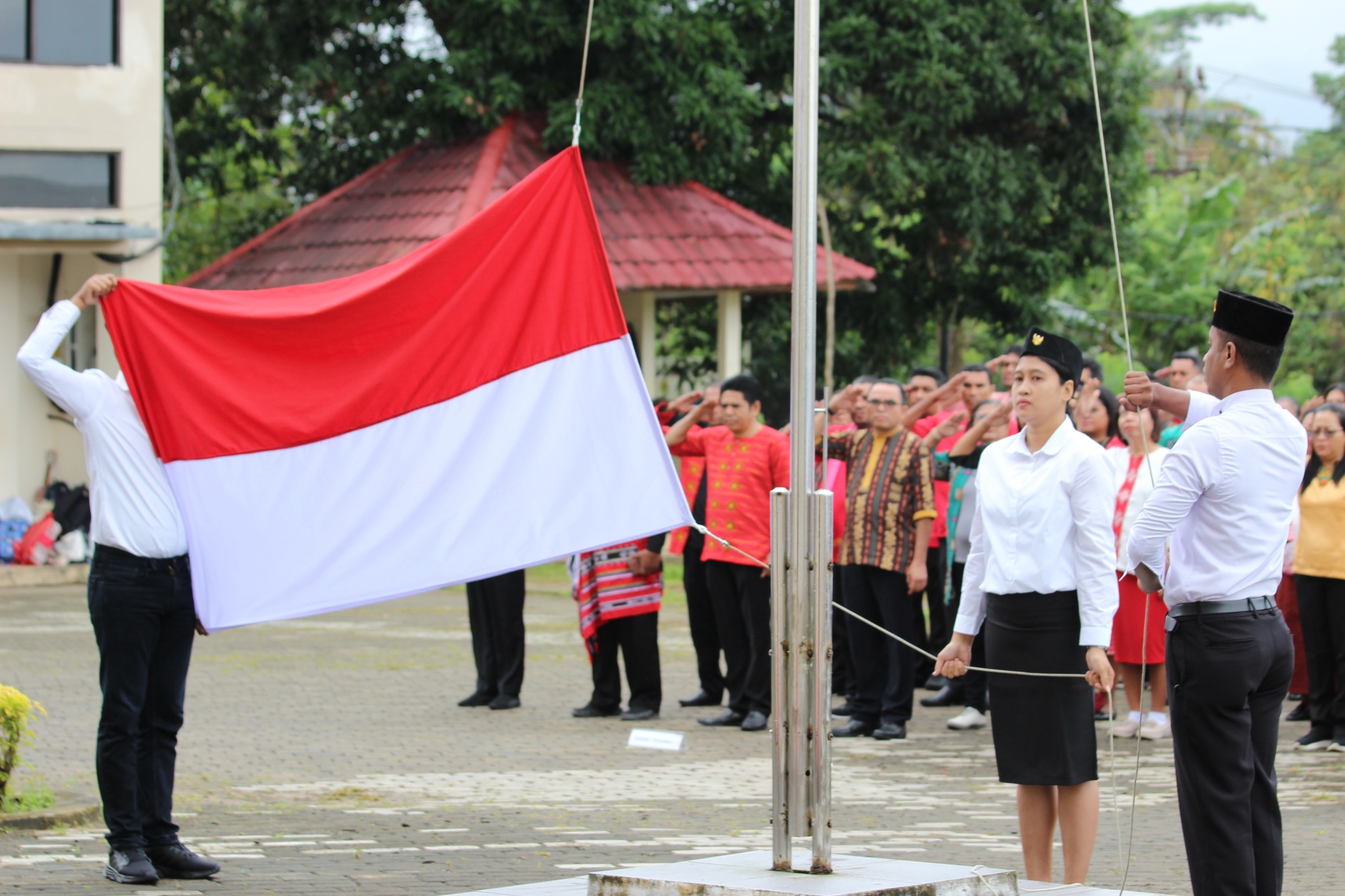 Upacara Pengibaran Bendera Merah Putih Dalam Rangka Memperingati Detik-Detik Proklamasi Kemerdekaan Republik Indonesia di IAKN Ambon