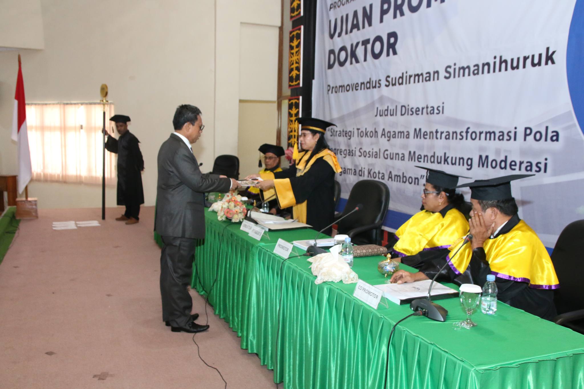 Direktur Pendidikan Kristen Ditjen Bimas Kristen Kemenag RI Dikukuhkan sebagai Doktor ke-20 Program Pascasarjana IAKN Ambon
