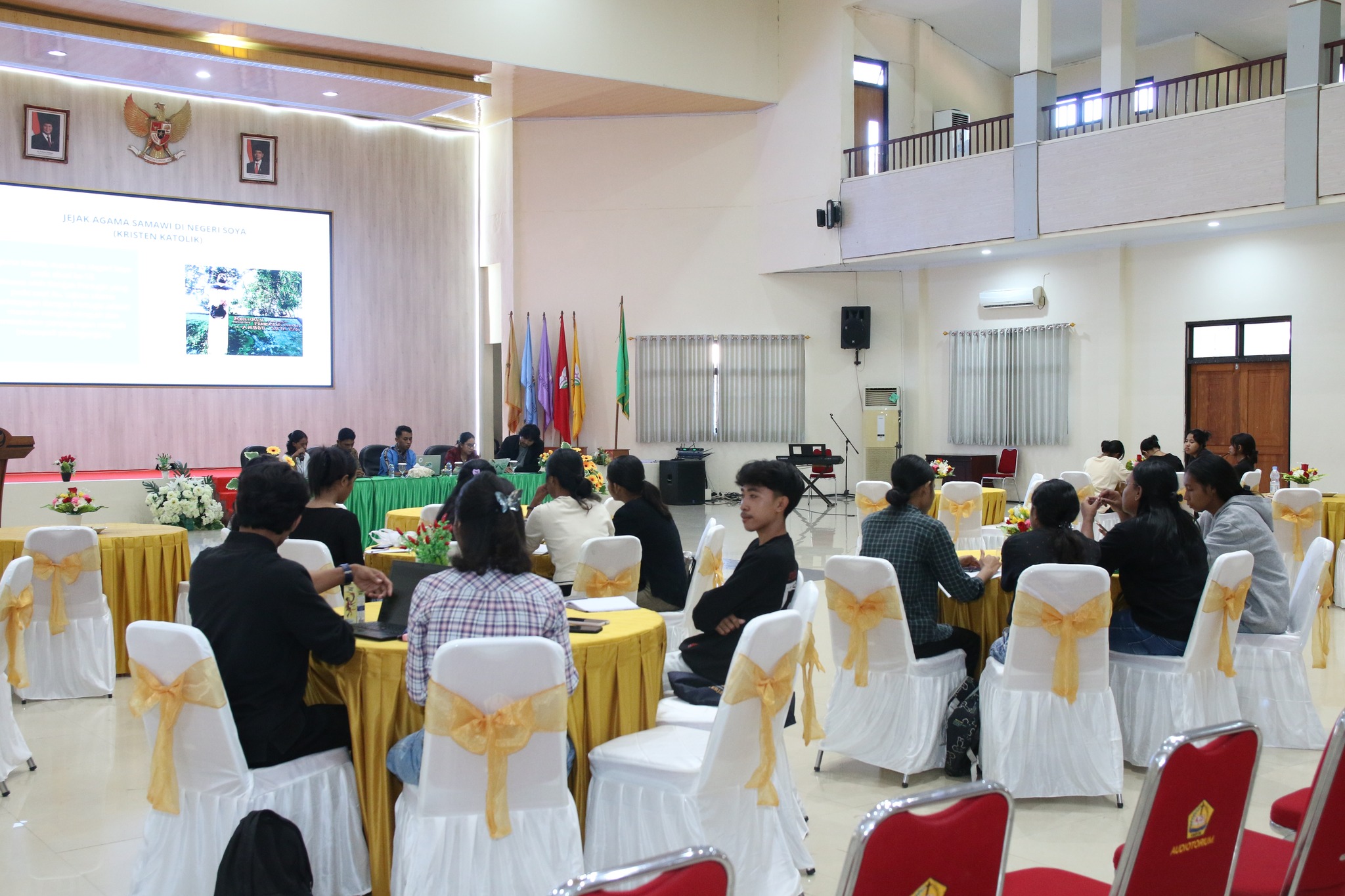 Tiga pemateri utama boboti Seminar Nasional Fakultas Ilmu Sosial Keagamaan Tahun 2024