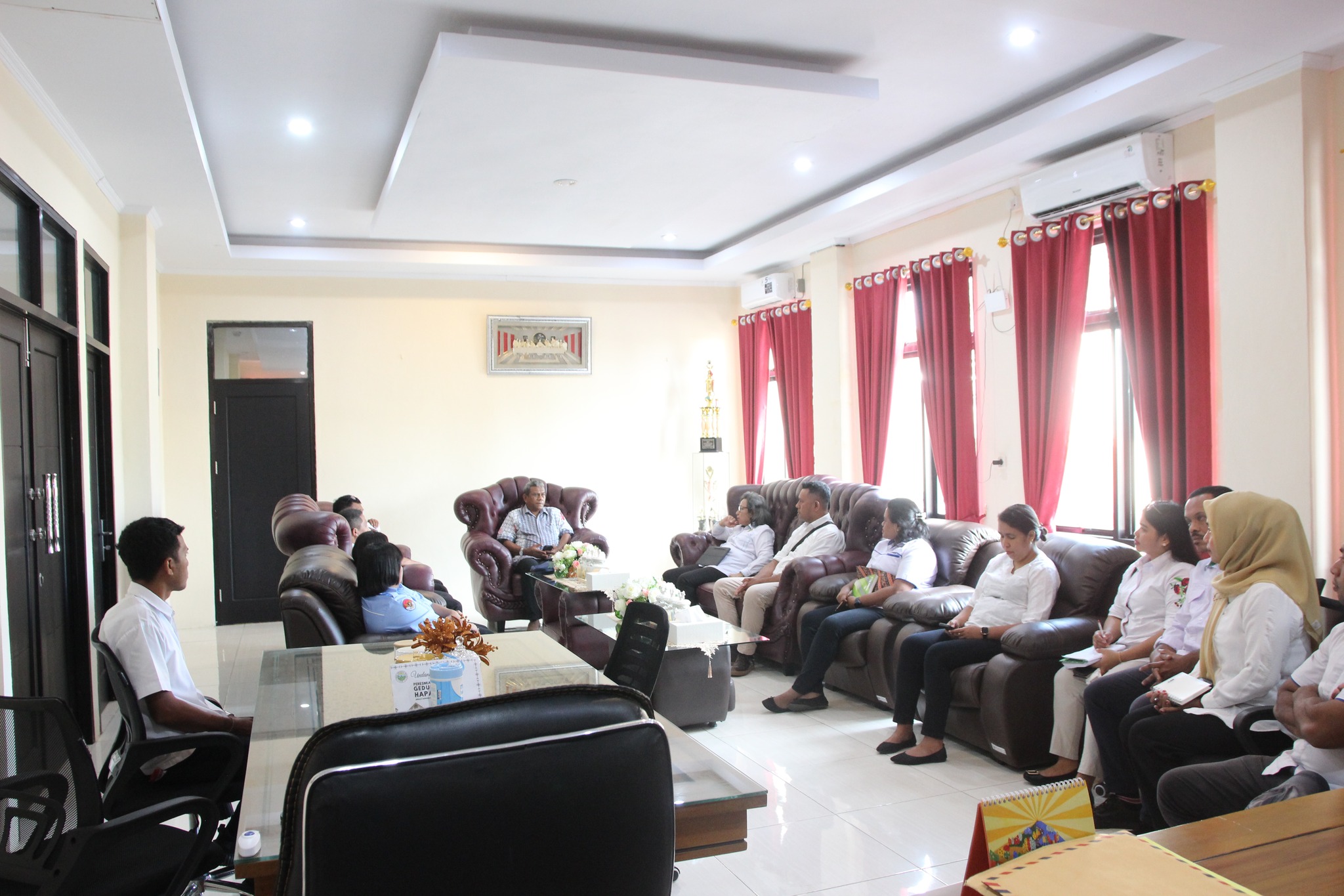 Rektor IAKN Ambon Pimpin Rapat Evaluasi Sinkronisasi Data di Hari Pertama Kerja Pasca Libur Idul Fitri