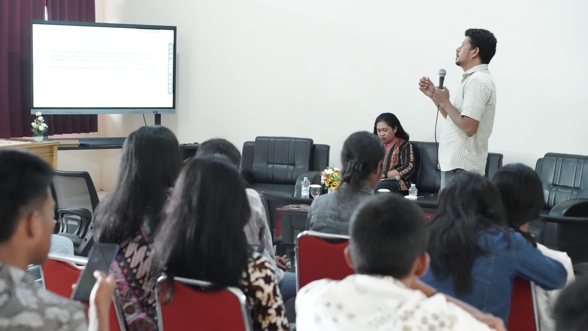 Prodi Ilmu Komunikasi FISK IAKN Ambon Gelar Pekan Literasi Media bertema â€œBeyond Likes and Shares: Rethinking Digital Ethics in Media Disruptionâ€