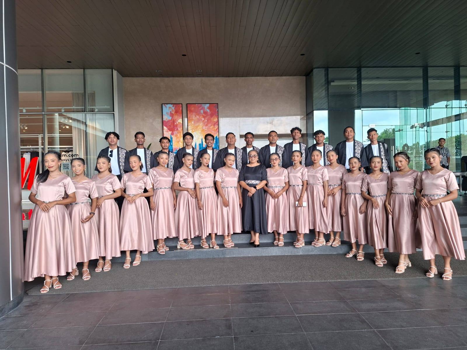 Paduan Suara IAKN Ambon Raih Gold di Choir Competition Ciputra World Surabaya.